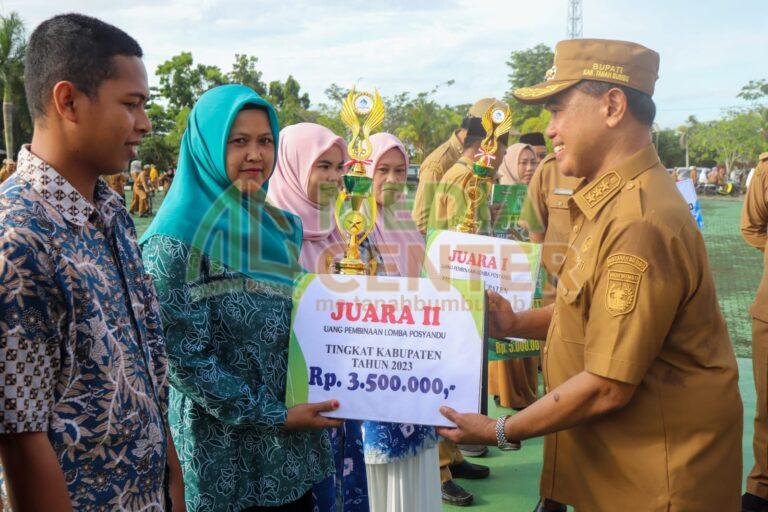 Bupati Zairullah Serahkan Hadiah Pemenang Lomba Posyandu Dan Kader ...